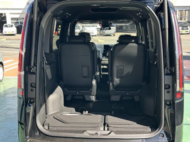 ステップワゴン スパーダ プレミアムライン 7人乗り ホンダセンシング フルLEDヘッドライト マルチビューカメラシステム パワーテールゲート 両側パワースライドドア シートヒーター 2列目キャプテンシート/オットマン付 登録済未使用車(17枚目)
