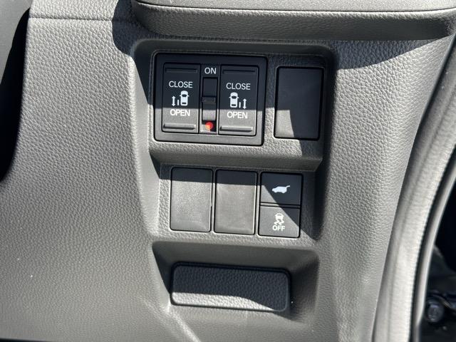 ステップワゴン スパーダ プレミアムライン 7人乗り ホンダセンシング フルLEDヘッドライト マルチビューカメラシステム パワーテールゲート 両側パワースライドドア シートヒーター 2列目キャプテンシート/オットマン付 登録済未使用車(23枚目)