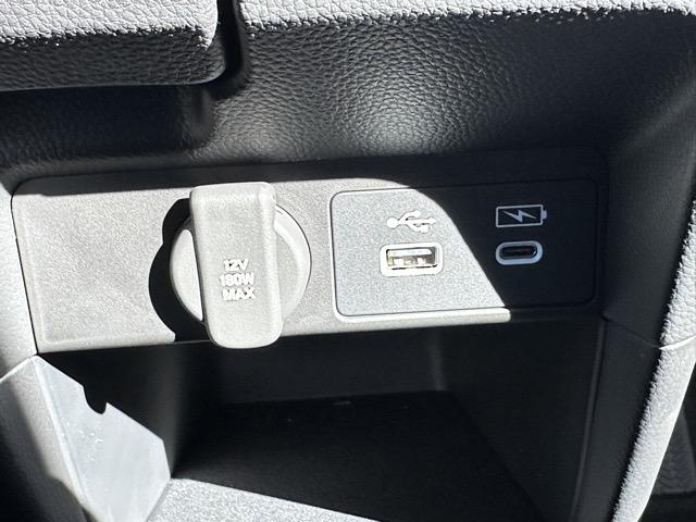 ステップワゴン スパーダ プレミアムライン 7人乗り ホンダセンシング フルLEDヘッドライト マルチビューカメラシステム パワーテールゲート 両側パワースライドドア シートヒーター 2列目キャプテンシート/オットマン付 登録済未使用車(24枚目)