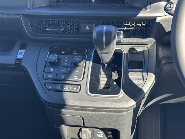 ステップワゴン スパーダ プレミアムライン 7人乗り ホンダセンシング フルLEDヘッドライト マルチビューカメラシステム パワーテールゲート 両側パワースライドドア シートヒーター 2列目キャプテンシート/オットマン付 登録済未使用車(25枚目)