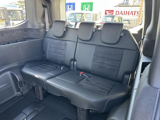 ステップワゴン スパーダ プレミアムライン 7人乗り ホンダセンシング フルLEDヘッドライト マルチビューカメラシステム パワーテールゲート 両側パワースライドドア シートヒーター 2列目キャプテンシート/オットマン付 登録済未使用車(8枚目)
