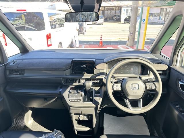 ステップワゴン スパーダ プレミアムライン 7人乗り ホンダセンシング フルLEDヘッドライト マルチビューカメラシステム パワーテールゲート 両側パワースライドドア シートヒーター 2列目キャプテンシート/オットマン付 登録済未使用車(12枚目)