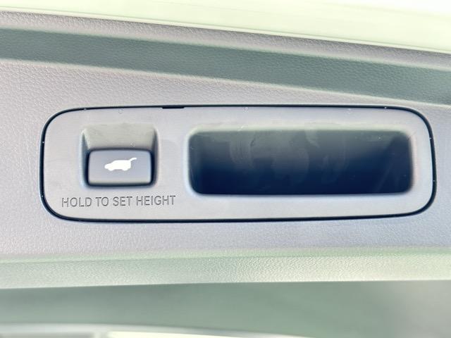 ステップワゴン スパーダ プレミアムライン 7人乗り ホンダセンシング フルLEDヘッドライト マルチビューカメラシステム パワーテールゲート 両側パワースライドドア シートヒーター 2列目キャプテンシート/オットマン付 登録済未使用車(15枚目)