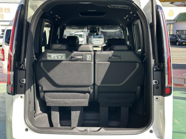 ステップワゴン スパーダ プレミアムライン 7人乗り ホンダセンシング フルLEDヘッドライト マルチビューカメラシステム パワーテールゲート 両側パワースライドドア シートヒーター 2列目キャプテンシート/オットマン付 登録済未使用車(16枚目)
