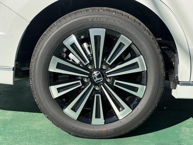 ステップワゴン スパーダ プレミアムライン 7人乗り ホンダセンシング フルLEDヘッドライト マルチビューカメラシステム パワーテールゲート 両側パワースライドドア シートヒーター 2列目キャプテンシート/オットマン付 登録済未使用車(19枚目)