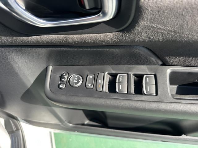 ステップワゴン スパーダ プレミアムライン 7人乗り ホンダセンシング フルLEDヘッドライト マルチビューカメラシステム パワーテールゲート 両側パワースライドドア シートヒーター 2列目キャプテンシート/オットマン付 登録済未使用車(22枚目)