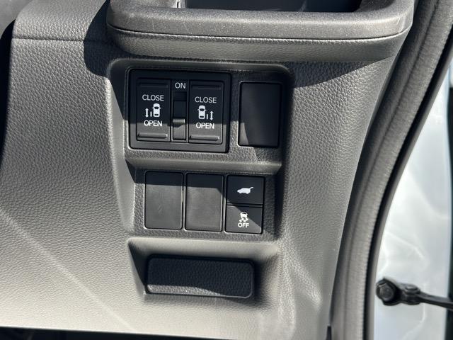 ステップワゴン スパーダ プレミアムライン 7人乗り ホンダセンシング フルLEDヘッドライト マルチビューカメラシステム パワーテールゲート 両側パワースライドドア シートヒーター 2列目キャプテンシート/オットマン付 登録済未使用車(23枚目)