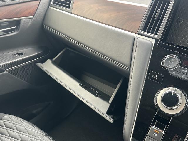 デリカD:5 P 8人乗り ナビ取付パッケージII オートステップ付 スマートキー LEDヘッドライト 両側パワースライドドア 全方位カメラ フルオートエアコン シートヒーター パワーシート パワーバックドア(26枚目)