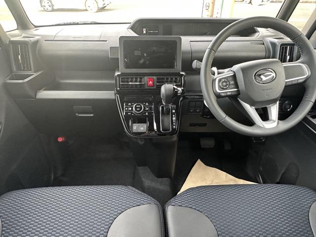 タント カスタムRS スマートキー LEDヘッドライト 両側パワースライドドア オートエアコン シートヒーター ロールサンシェード シートバックテーブル 革巻きハンドル バックカメラ 衝突被害軽減ブレーキ 届出済未使用車(9枚目)