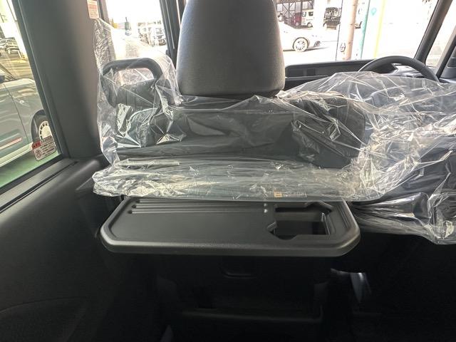 タント カスタムRS スマートキー LEDヘッドライト 両側パワースライドドア オートエアコン シートヒーター ロールサンシェード シートバックテーブル 革巻きハンドル バックカメラ 衝突被害軽減ブレーキ 届出済未使用車(11枚目)