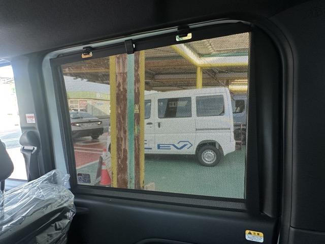 タント カスタムRS スマートキー LEDヘッドライト 両側パワースライドドア オートエアコン シートヒーター ロールサンシェード シートバックテーブル 革巻きハンドル バックカメラ 衝突被害軽減ブレーキ 届出済未使用車(13枚目)