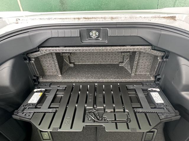 タント カスタムRS スマートキー LEDヘッドライト 両側パワースライドドア オートエアコン シートヒーター ロールサンシェード シートバックテーブル 革巻きハンドル バックカメラ 衝突被害軽減ブレーキ 届出済未使用車(17枚目)