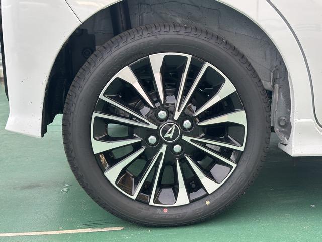 タント カスタムRS スマートキー LEDヘッドライト 両側パワースライドドア オートエアコン シートヒーター ロールサンシェード シートバックテーブル 革巻きハンドル バックカメラ 衝突被害軽減ブレーキ 届出済未使用車(19枚目)