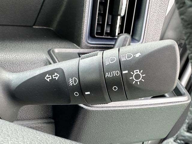 タント カスタムRS スマートキー LEDヘッドライト 両側パワースライドドア オートエアコン シートヒーター ロールサンシェード シートバックテーブル 革巻きハンドル バックカメラ 衝突被害軽減ブレーキ 届出済未使用車(29枚目)