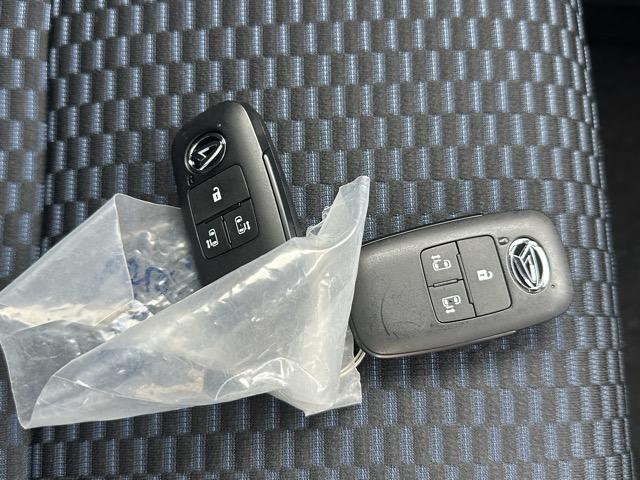 タント カスタムRS スマートキー LEDヘッドライト 両側パワースライドドア オートエアコン シートヒーター ロールサンシェード シートバックテーブル 革巻きハンドル バックカメラ 衝突被害軽減ブレーキ 届出済未使用車(31枚目)