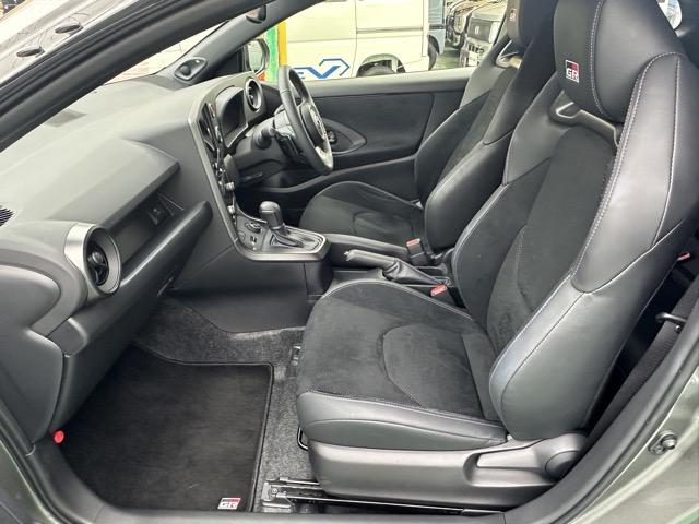 GRヤリス RZ ハイパフォーマンス 走行距離5,426KM 4WD AT 純正ナビゲーション バックカメラ ETC スマートキー LEDヘッドライト フルオートエアコン シートヒーター&ハンドルヒーター 革巻きハンドル パドルシフト(6枚目)