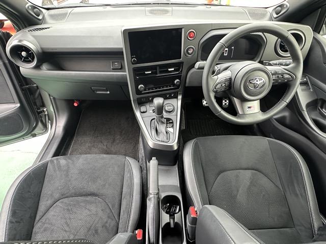 GRヤリス RZ ハイパフォーマンス 走行距離5,426KM 4WD AT 純正ナビゲーション バックカメラ ETC スマートキー LEDヘッドライト フルオートエアコン シートヒーター&ハンドルヒーター 革巻きハンドル パドルシフト(8枚目)