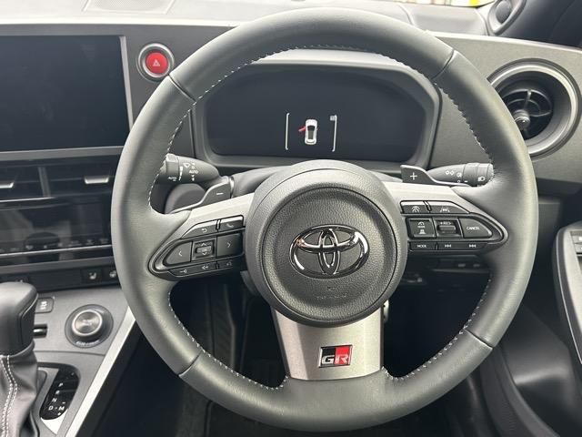 GRヤリス RZ ハイパフォーマンス 走行距離5,426KM 4WD AT 純正ナビゲーション バックカメラ ETC スマートキー LEDヘッドライト フルオートエアコン シートヒーター&ハンドルヒーター 革巻きハンドル パドルシフト(9枚目)