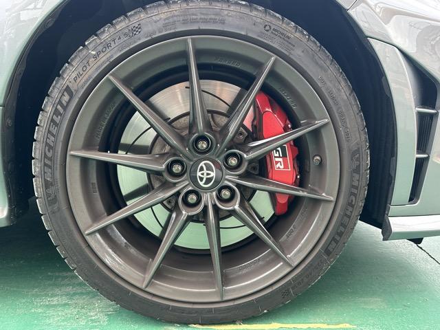 GRヤリス RZ ハイパフォーマンス 走行距離5,426KM 4WD AT 純正ナビゲーション バックカメラ ETC スマートキー LEDヘッドライト フルオートエアコン シートヒーター&ハンドルヒーター 革巻きハンドル パドルシフト(15枚目)