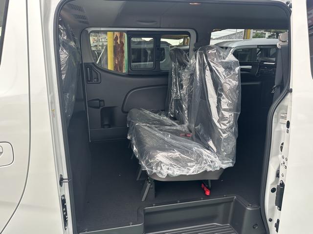 キャラバン ロンググランドプレミアムGX ディーゼル車 4WD スマートキー LEDヘッドライト 両側スライドドア フルオートエアコン シートヒーター アラウンドビューモニター デジタルインナーミラー 革巻きハンドル 登録済未使用車(7枚目)