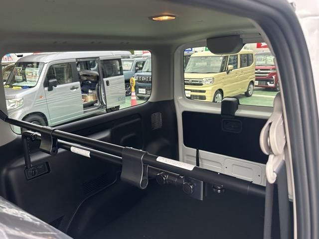 キャラバン ロンググランドプレミアムGX ディーゼル車 4WD スマートキー LEDヘッドライト 両側スライドドア フルオートエアコン シートヒーター アラウンドビューモニター デジタルインナーミラー 革巻きハンドル 登録済未使用車(8枚目)