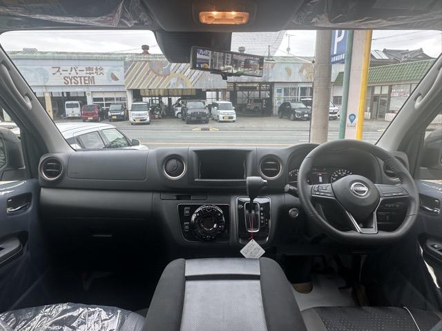 キャラバン ロンググランドプレミアムGX ディーゼル車 4WD スマートキー LEDヘッドライト 両側スライドドア フルオートエアコン シートヒーター アラウンドビューモニター デジタルインナーミラー 革巻きハンドル 登録済未使用車(9枚目)