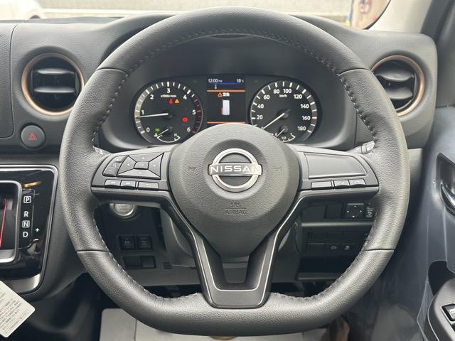 キャラバン ロンググランドプレミアムGX ディーゼル車 4WD スマートキー LEDヘッドライト 両側スライドドア フルオートエアコン シートヒーター アラウンドビューモニター デジタルインナーミラー 革巻きハンドル 登録済未使用車(10枚目)