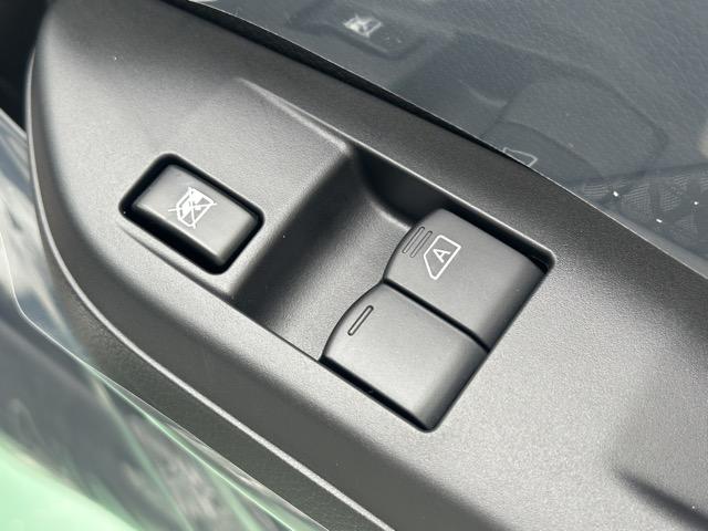 キャラバン ロンググランドプレミアムGX ディーゼル車 4WD スマートキー LEDヘッドライト 両側スライドドア フルオートエアコン シートヒーター アラウンドビューモニター デジタルインナーミラー 革巻きハンドル 登録済未使用車(20枚目)