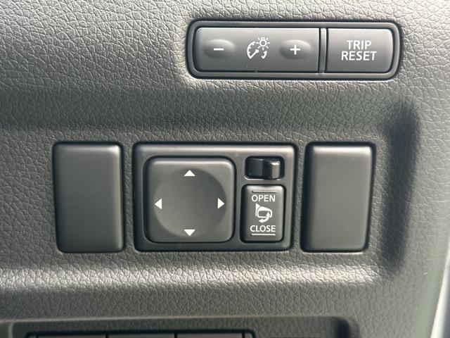 キャラバン ロンググランドプレミアムGX ディーゼル車 4WD スマートキー LEDヘッドライト 両側スライドドア フルオートエアコン シートヒーター アラウンドビューモニター デジタルインナーミラー 革巻きハンドル 登録済未使用車(21枚目)