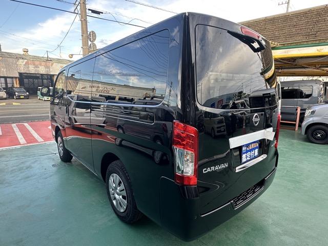 キャラバン ロンググランドプレミアムGX ディーゼル車 4WD スマートキー LEDヘッドライト 両側スライドドア フルオートエアコン シートヒーター アラウンドビューモニター デジタルインナーミラー 革巻きハンドル 登録済未使用車(5枚目)