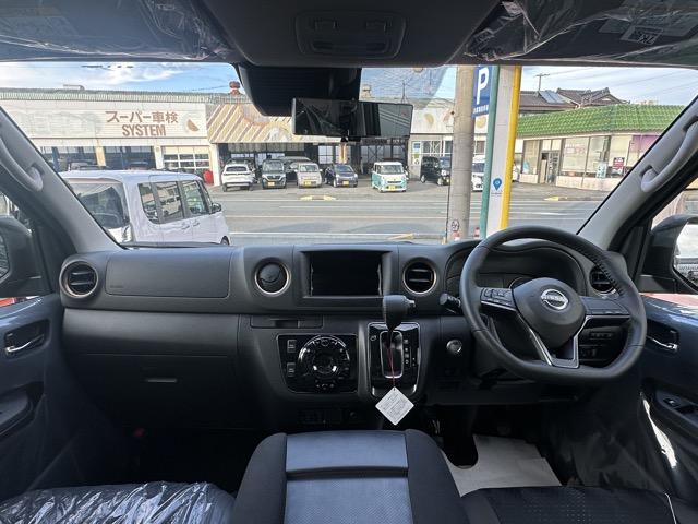 キャラバン ロンググランドプレミアムGX ディーゼル車 4WD スマートキー LEDヘッドライト 両側スライドドア フルオートエアコン シートヒーター アラウンドビューモニター デジタルインナーミラー 革巻きハンドル 登録済未使用車(9枚目)