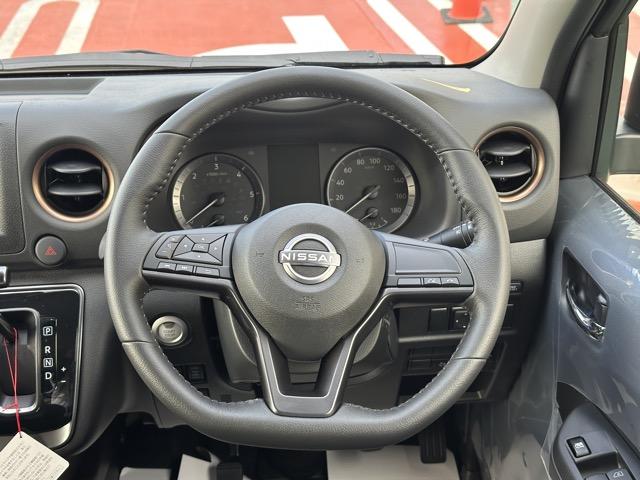 キャラバン ロンググランドプレミアムGX ディーゼル車 4WD スマートキー LEDヘッドライト 両側スライドドア フルオートエアコン シートヒーター アラウンドビューモニター デジタルインナーミラー 革巻きハンドル 登録済未使用車(10枚目)