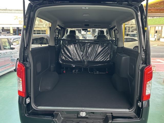 キャラバン ロンググランドプレミアムGX ディーゼル車 4WD スマートキー LEDヘッドライト 両側スライドドア フルオートエアコン シートヒーター アラウンドビューモニター デジタルインナーミラー 革巻きハンドル 登録済未使用車(11枚目)