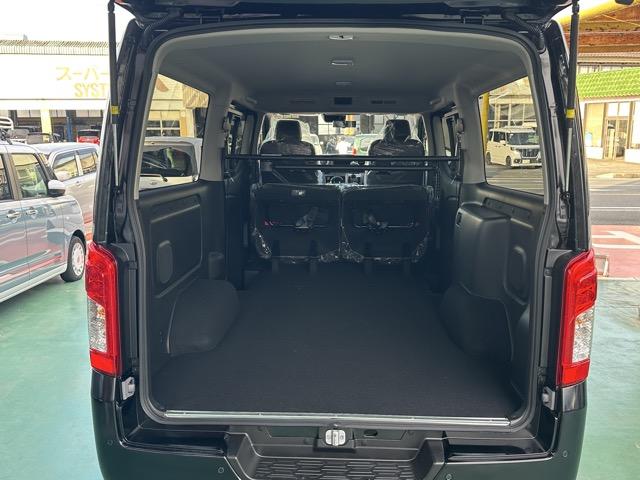 キャラバン ロンググランドプレミアムGX ディーゼル車 4WD スマートキー LEDヘッドライト 両側スライドドア フルオートエアコン シートヒーター アラウンドビューモニター デジタルインナーミラー 革巻きハンドル 登録済未使用車(12枚目)