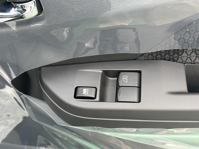 キャラバン ロンググランドプレミアムGX ディーゼル車 4WD スマートキー LEDヘッドライト 両側スライドドア フルオートエアコン シートヒーター アラウンドビューモニター デジタルインナーミラー 革巻きハンドル 登録済未使用車(18枚目)