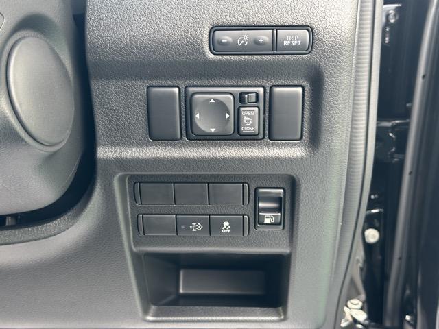 キャラバン ロンググランドプレミアムGX ディーゼル車 4WD スマートキー LEDヘッドライト 両側スライドドア フルオートエアコン シートヒーター アラウンドビューモニター デジタルインナーミラー 革巻きハンドル 登録済未使用車(19枚目)