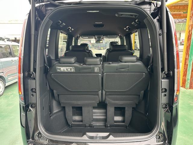 ステップワゴン スパーダ 7人乗り ホンダセンシング LEDヘッドランプ 両側パワースライドドア パワーバックドア 本革巻ステアリング パドルシフト シートバックテーブル ロールサンシェード シートヒーター 登録済未使用車(15枚目)