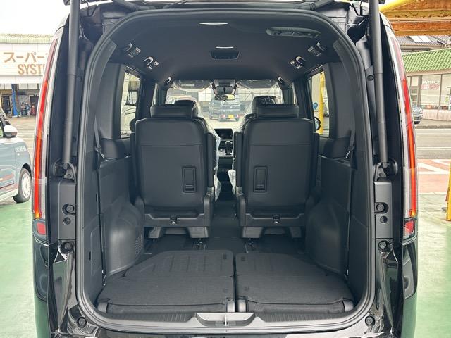 ステップワゴン スパーダ 7人乗り ホンダセンシング LEDヘッドランプ 両側パワースライドドア パワーバックドア 本革巻ステアリング パドルシフト シートバックテーブル ロールサンシェード シートヒーター 登録済未使用車(16枚目)