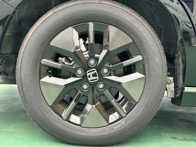 ステップワゴン スパーダ 7人乗り ホンダセンシング LEDヘッドランプ 両側パワースライドドア パワーバックドア 本革巻ステアリング パドルシフト シートバックテーブル ロールサンシェード シートヒーター 登録済未使用車(20枚目)