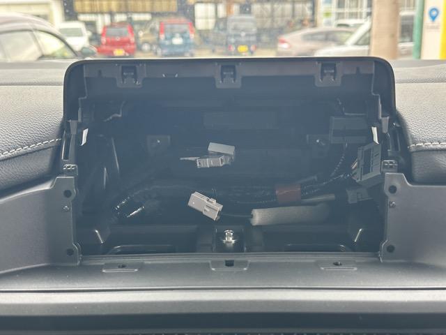 ステップワゴン スパーダ 7人乗り ホンダセンシング LEDヘッドランプ 両側パワースライドドア パワーバックドア 本革巻ステアリング パドルシフト シートバックテーブル ロールサンシェード シートヒーター 登録済未使用車(25枚目)