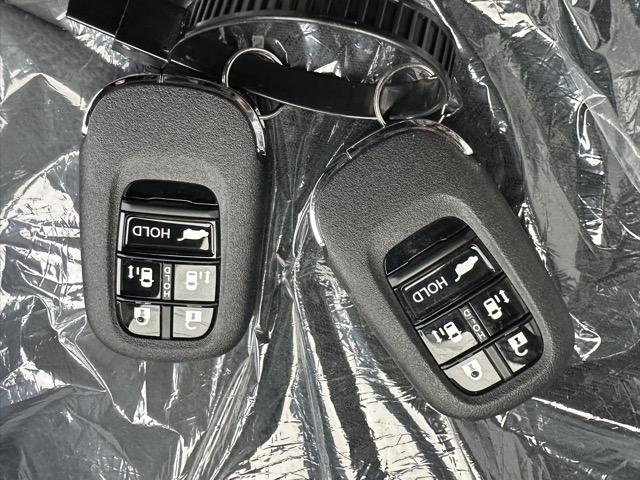 ステップワゴン スパーダ 7人乗り ホンダセンシング LEDヘッドランプ 両側パワースライドドア パワーバックドア 本革巻ステアリング パドルシフト シートバックテーブル ロールサンシェード シートヒーター 登録済未使用車(29枚目)