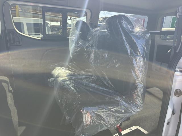 キャラバン ロングオーテックラインプラス ディーゼル車 4WD 寒冷地仕様 左パワースライドドア スマートキー LEDヘッドライト アラウンドビューモニター デジタルインナーミラー フルオートエアコン シートヒーター 登録済未使用車(8枚目)