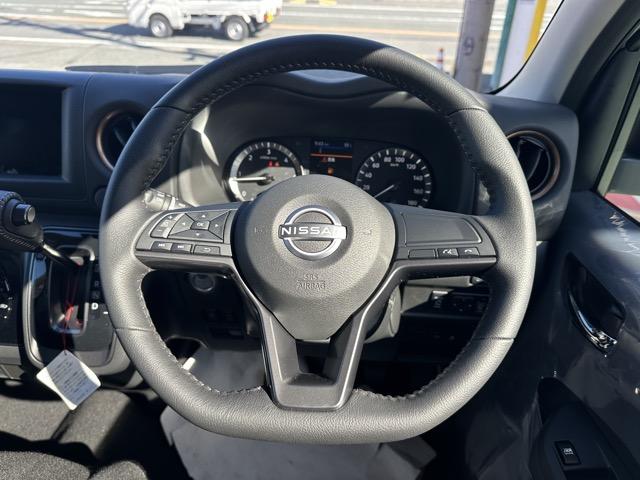 キャラバン ロングオーテックラインプラス ディーゼル車 4WD 寒冷地仕様 左パワースライドドア スマートキー LEDヘッドライト アラウンドビューモニター デジタルインナーミラー フルオートエアコン シートヒーター 登録済未使用車(12枚目)