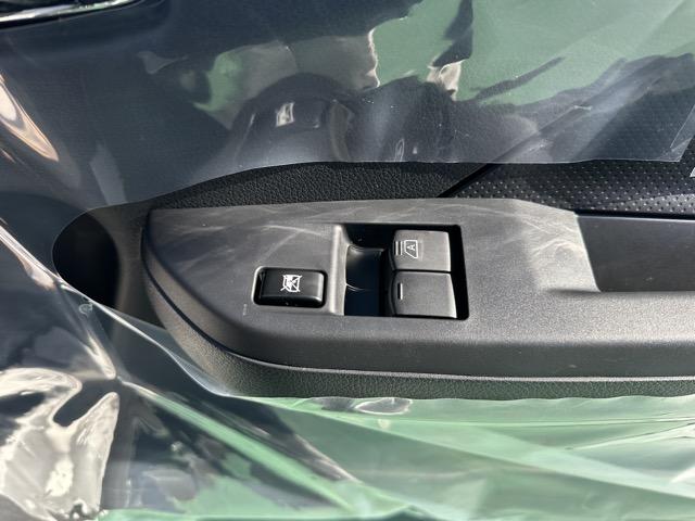 キャラバン ロングオーテックラインプラス ディーゼル車 4WD 寒冷地仕様 左パワースライドドア スマートキー LEDヘッドライト アラウンドビューモニター デジタルインナーミラー フルオートエアコン シートヒーター 登録済未使用車(19枚目)