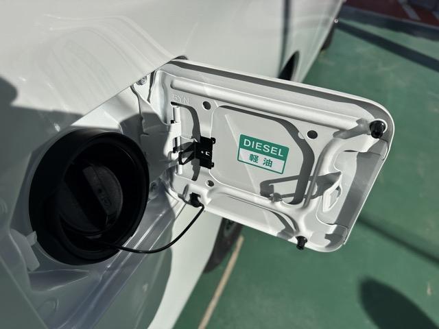 キャラバン ロングオーテックラインプラス ディーゼル車 4WD 寒冷地仕様 左パワースライドドア スマートキー LEDヘッドライト アラウンドビューモニター デジタルインナーミラー フルオートエアコン シートヒーター 登録済未使用車(21枚目)