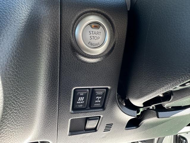 キャラバン ロングオーテックラインプラス ディーゼル車 4WD 寒冷地仕様 左パワースライドドア スマートキー LEDヘッドライト アラウンドビューモニター デジタルインナーミラー フルオートエアコン シートヒーター 登録済未使用車(23枚目)