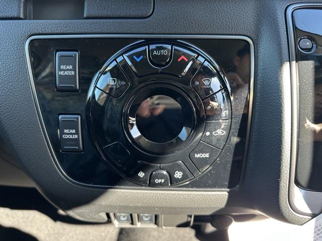 キャラバン ロングオーテックラインプラス ディーゼル車 4WD 寒冷地仕様 左パワースライドドア スマートキー LEDヘッドライト アラウンドビューモニター デジタルインナーミラー フルオートエアコン シートヒーター 登録済未使用車(27枚目)