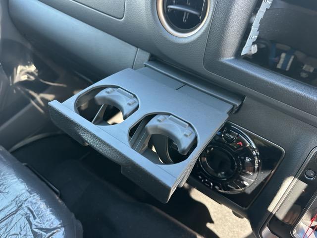 キャラバン ロングオーテックラインプラス ディーゼル車 4WD 寒冷地仕様 左パワースライドドア スマートキー LEDヘッドライト アラウンドビューモニター デジタルインナーミラー フルオートエアコン シートヒーター 登録済未使用車(29枚目)