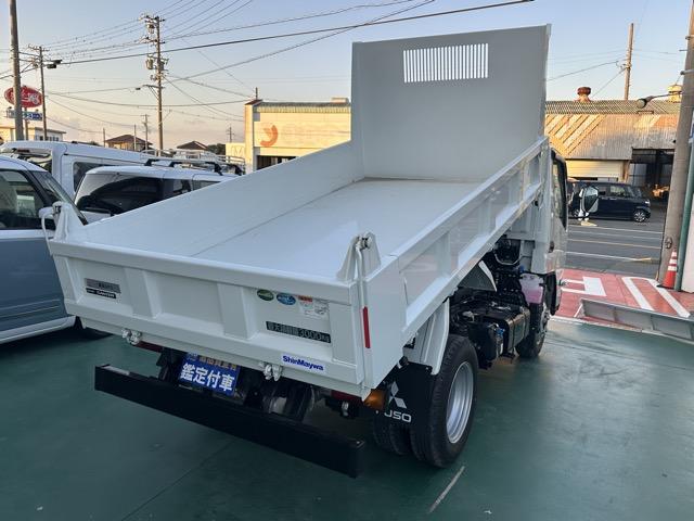 キャンター 全低床強化ダンプ　３ｔ　５ＭＴ　全低床強化ダンプ　バックカメラ付き　スマートキー　ＬＥＤヘッドライト　Ｂｌｕｅｔｏｏｔｈオーディオ　電動格納ドアミラー　パワーウィンドー　フォグランプ　アイドリングストップ（7枚目）