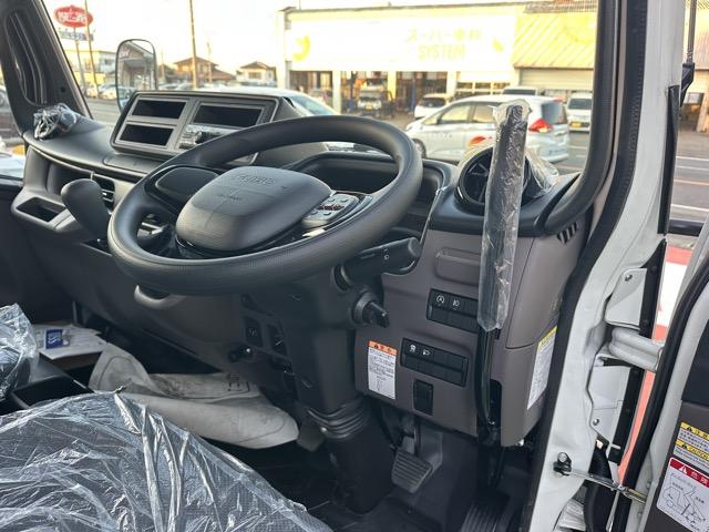 キャンター 全低床強化ダンプ　３ｔ　５ＭＴ　全低床強化ダンプ　バックカメラ付き　スマートキー　ＬＥＤヘッドライト　Ｂｌｕｅｔｏｏｔｈオーディオ　電動格納ドアミラー　パワーウィンドー　フォグランプ　アイドリングストップ（17枚目）